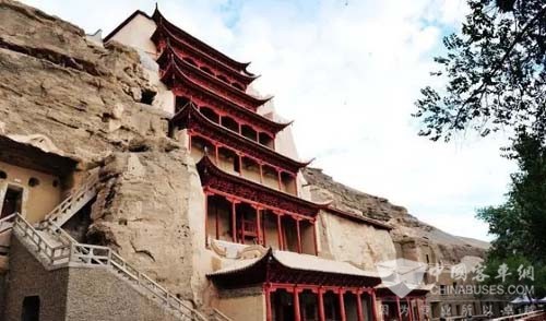 在敦煌，随申龙客车邂逅最美的西域风情