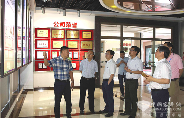 雅安市人民政府副市长王加良一行莅临参观银隆新能源