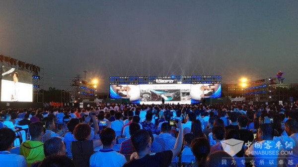 “黑科技”助阵 福田欧辉携手汉能开启太阳能客车征程