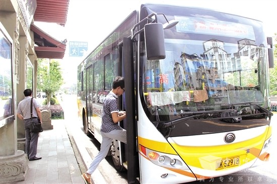 四川：隆昌新能源公交车正式运行