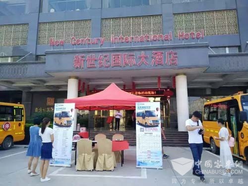 “中国校车长安行”走进广西博白