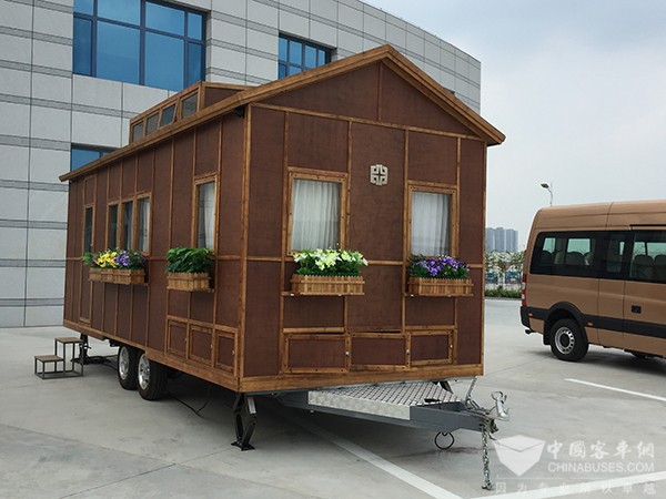 全球首款竹钢营地房车在中通下线