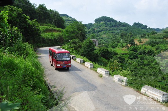 重庆新增250个行政村通客车
