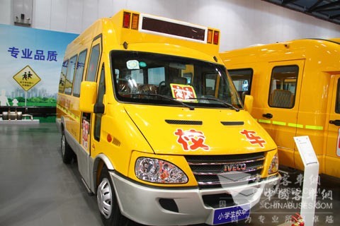 南京依维柯宝迪A42小学生专业校车