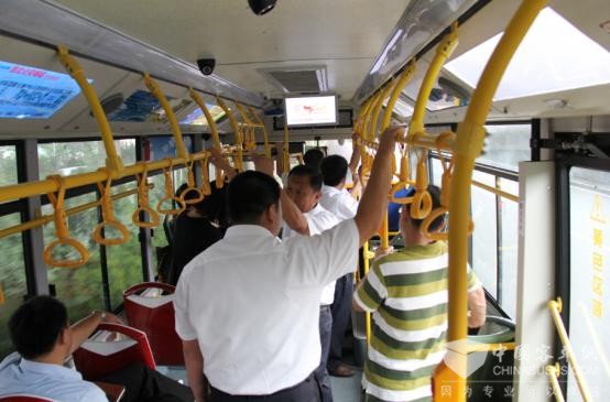 客户试乘体验车辆交通高峰期实际运行性能