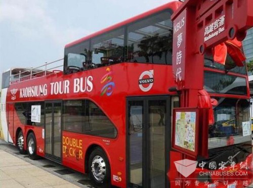 造价1500余万元 台湾首辆开顶双层观光巴士亮相