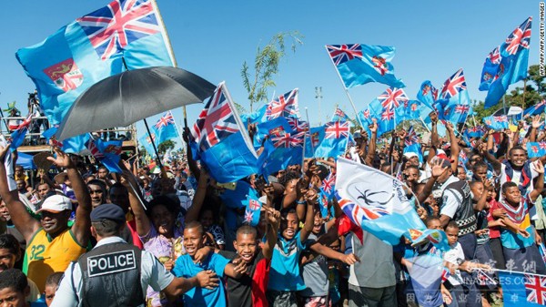 斐济奥运冠军凯旋 百路佳客车机场迎接