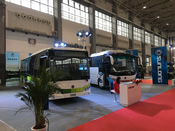 申龙亮相2016贵阳国际汽车博览会