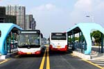 江苏:重点公交线路配乘管员跟车保安全 江苏:重点公交线路配乘管员跟车保安全