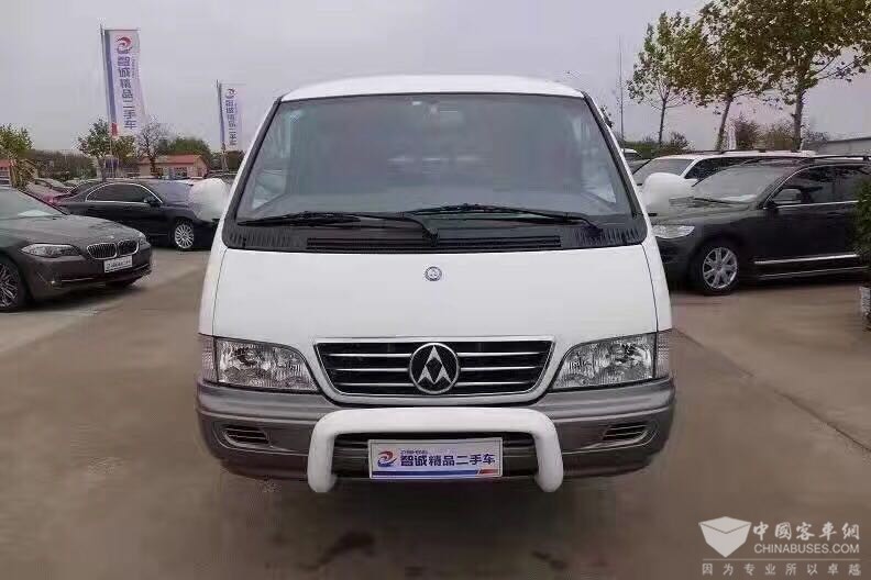 出售2013年4月份奔驰MB100