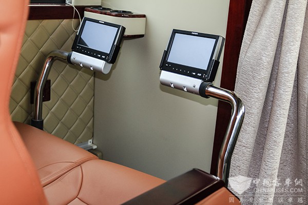 亚星客车 YBL6148