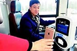 湖北：武汉公交试水刷支付宝乘车