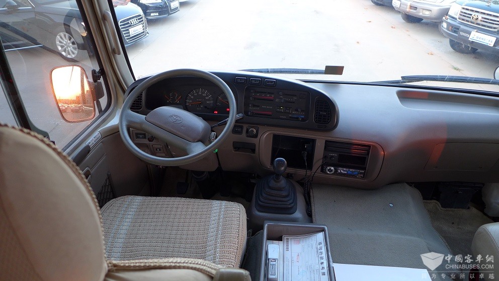 出售2008年2月份丰田考斯特