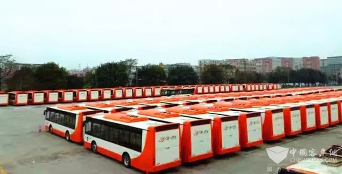 【猜一猜】能分析、会计算,还搭载机器人的300台纯电动客车将去哪里?