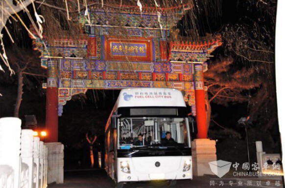 　福田欧辉氢燃料电池客车作为中国电动汽车百人会论坛服务用车