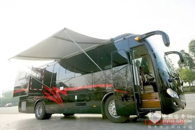 2015年上牌。苏州牌照。10米伸缩舱房车。原价168万现价115万。可讲价