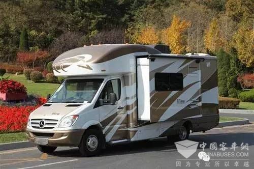 国三排放。纯进口奔驰带伸缩房车。原价160万现价80万出售。安徽牌照