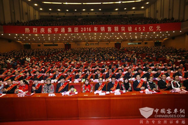 宇通集团实现销售收入452.06亿元