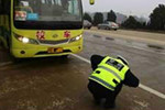 湖北大冶：交警开展春季校车安全检查