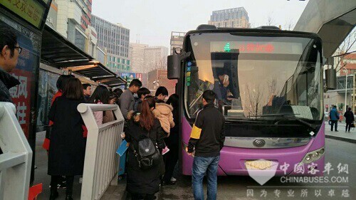 郑州公交开启赏花线路私人订制