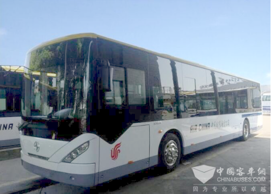 中国重汽曼技术发动机亮相杭州萧山机场