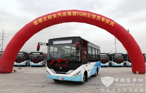 太阳女集团携手东风超龙为武定县脱贫提供交通支撑