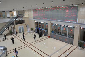 兰州：专项整治公交的士电动车等交通违法行为