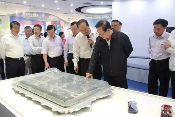 全国政协副主席万钢视察宁德时代