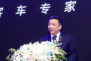 龙威Ⅱ代发布会 金龙客车副总周方明致辞 龙威Ⅱ代发布会 金龙客车副总周方明致辞
