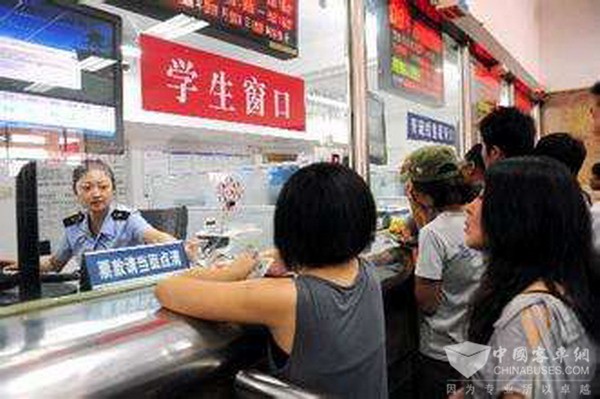 青岛：暑运下月开始 32条汽车客运学生专线票价可七折优惠