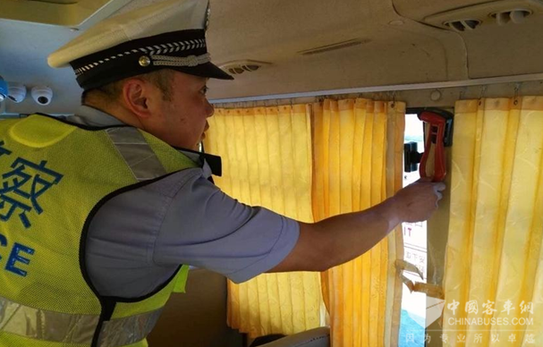 广西桂平：严把校车和接送学生车辆“安全关” 