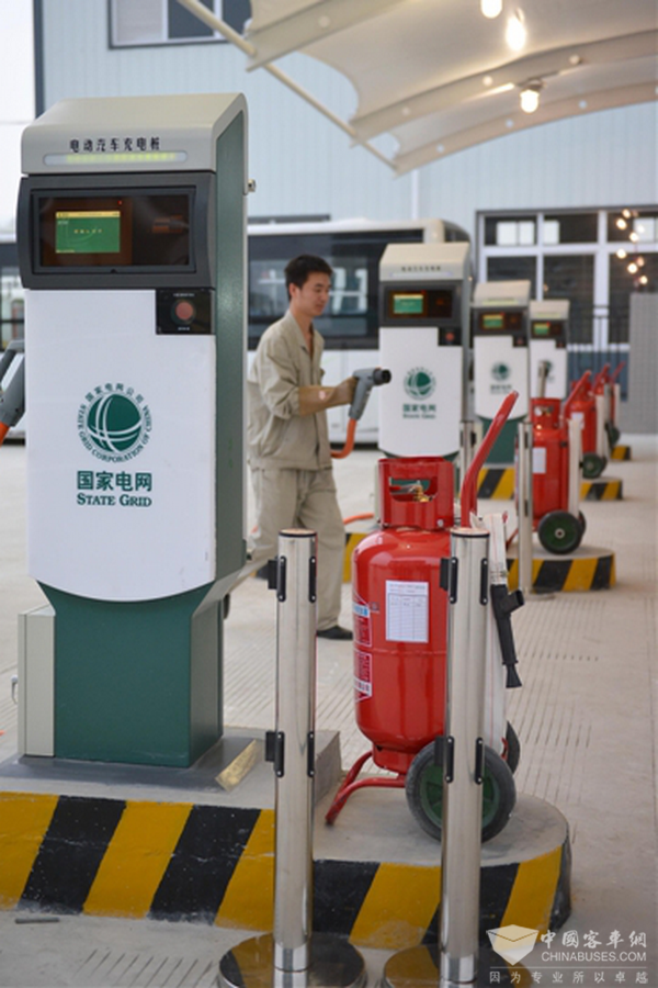四川：已建8000余充电桩 将鼓励民资参与充电设施建设