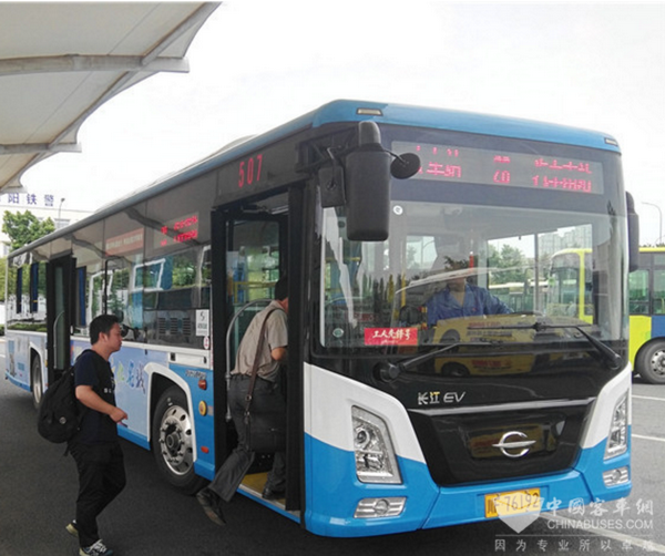 四川：德阳市区新换一批纯电动公交车