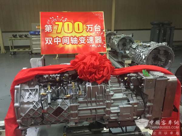 发展结硕果 喜迎十九大——法士特第700万台高端变速器顺利下线
