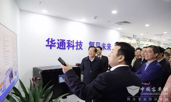 万钢视察亿华通,鼓励燃料电池产业发展要顶天立地,铺天盖地