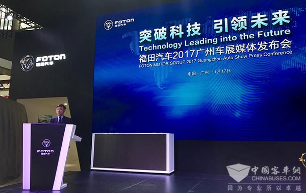 (福田商用汽车集团高级副总裁、福田汽车集团新闻发言人、市场与品牌总监李健先生致辞)