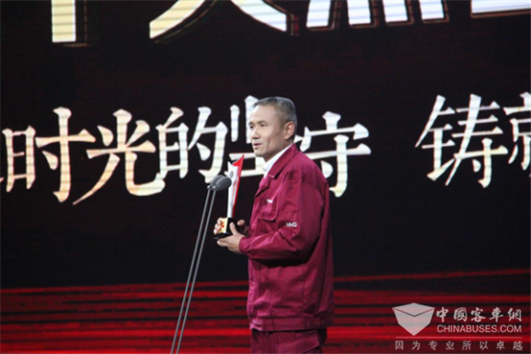 诠释工匠精神 安凯丁延松获2017“江淮十大杰出工匠”称号