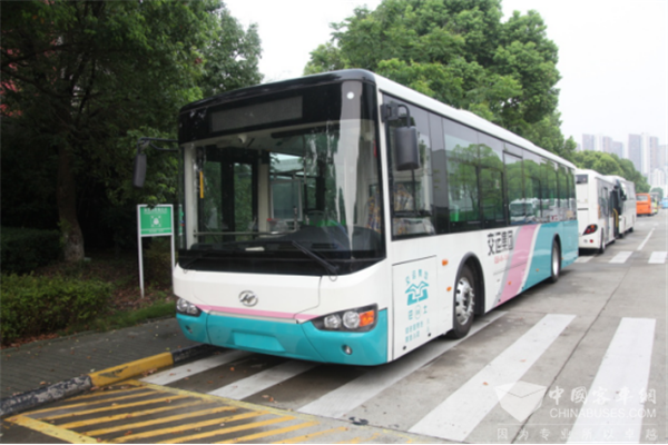 海格纯电巴士青岛温馨开跑