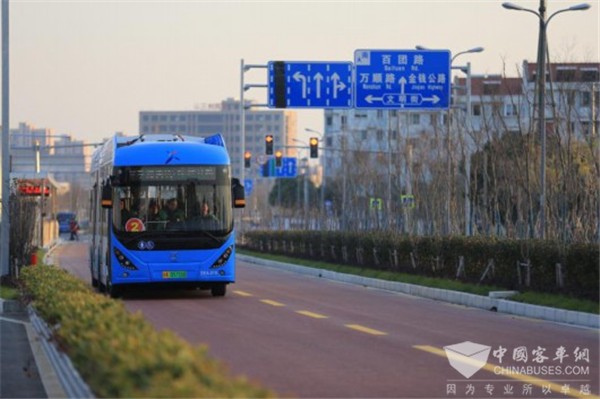 上海：首条BRT快速公交奉浦快线开通运营