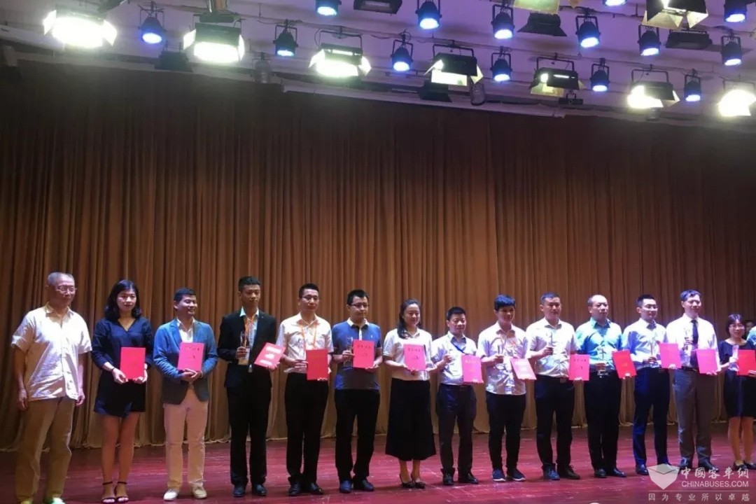 哲弗斩获2018北京道路运输车辆展三项大奖