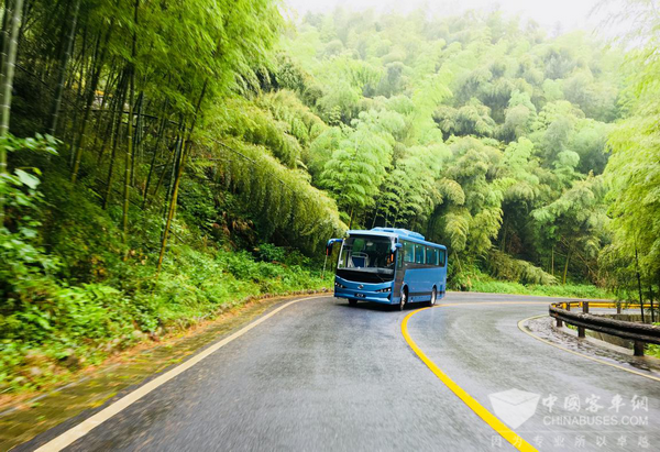 “云端”上的绿色行者 比亚迪C7首登黄山试运行