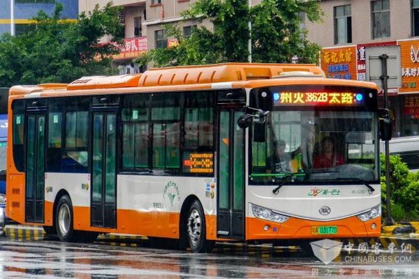 广州：首辆三门纯电动公交上线运营