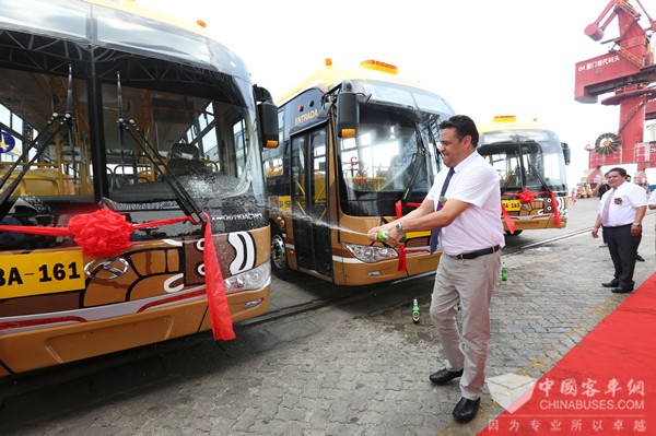 康明斯动力公交驶入世界海拔最高首都