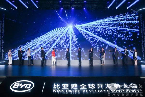 王传福：比亚迪要做头一个，把汽车打造成像智能手机一样开放的平台