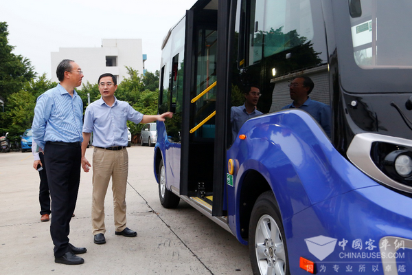 金旅客车呵护“厦门蓝” 媒体采访团频频点赞