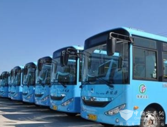 山东菏泽：巨野县新能源公交跑遍四百五十六个村