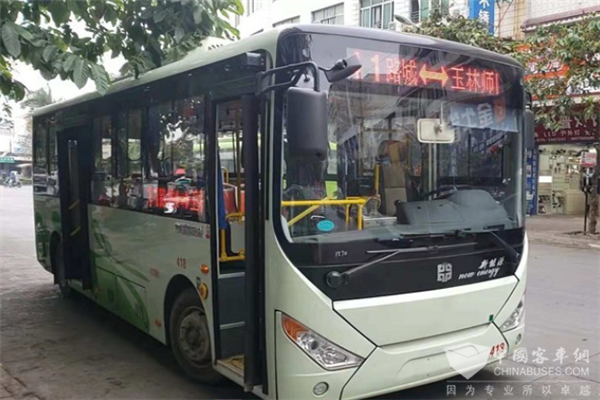 广西玉林：一批新能源公交车新增扫描二维码乘车功能