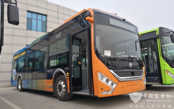 “智”领未来 国内首台太阳能增程智能驾驶客车中通造