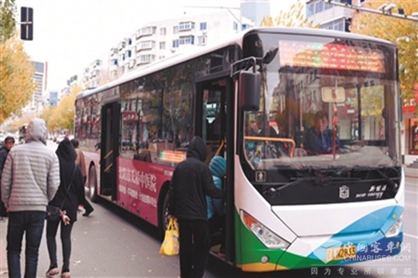 沈阳：公交车内温度20℃以上 车隔四五分钟一趟