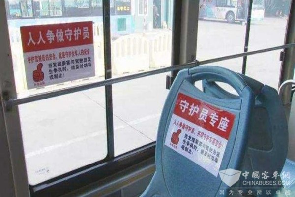 郑州：为避免公交再发生惨案，公交设立“壮士”座 意义重大